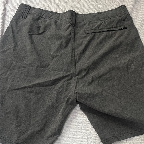 Denali Men's Gray Flat Front Shorts - Picture 4 of 5